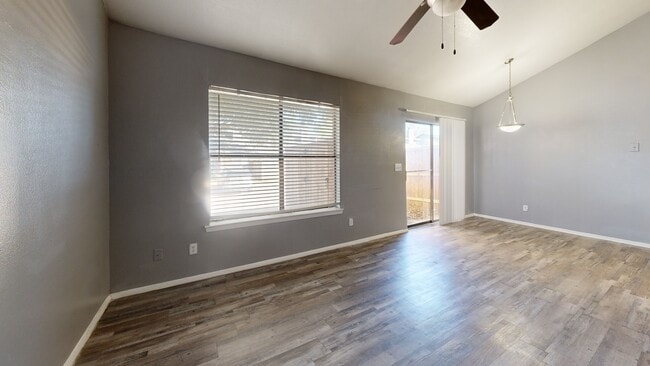 1122 Millview Dr unit 301, Arlington, TX 76012 - photo 2