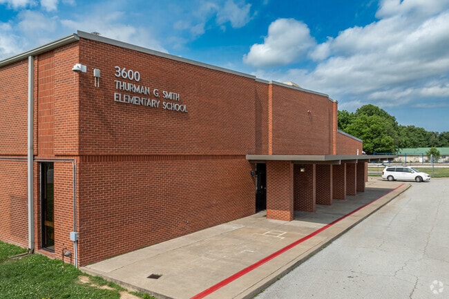Thurman G. Smith Elementary School a student-teacher ratio of 17 to 1.