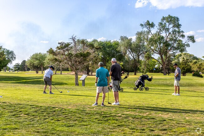 Pueblo Alto golfers will enjoy the nearby Los Altos Golf Course.