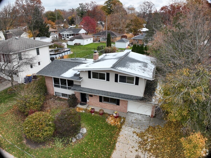 1848 Emerald Ave NE, Grand Rapids, MI 49505 - photo 2