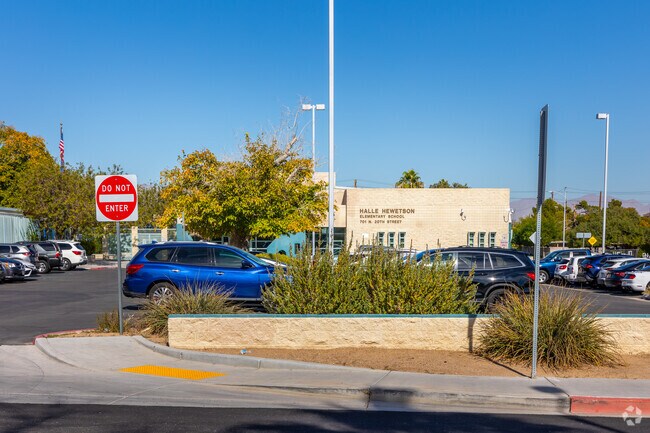 Halle Hewetson Elementary School Photo 6