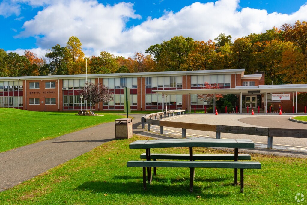 Manito Elementary School serves students in the Oakland community.