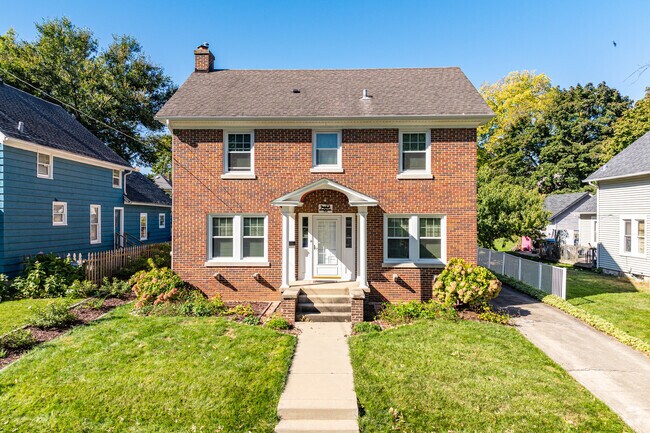 A North River home showcases the American Four-Square style in Aurora, IL.