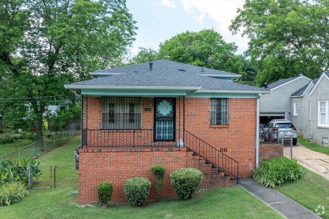 Admire the charm of this simple house in West End Manor.