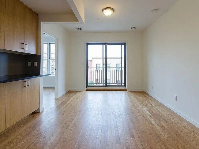 261 Eckford St, Brooklyn, NY 11222 - photo 3