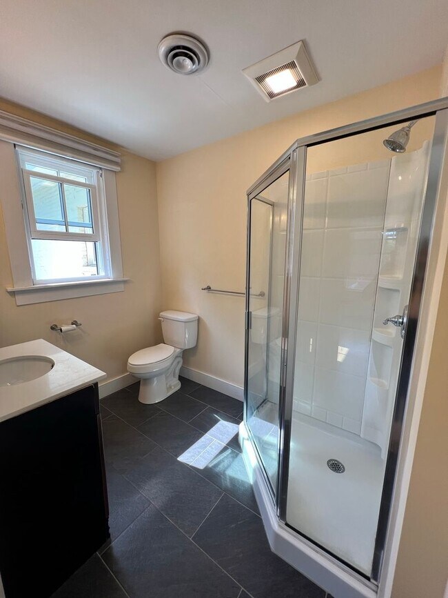 33 Pine St unit . 3, Burlington, VT 05401 - photo 5