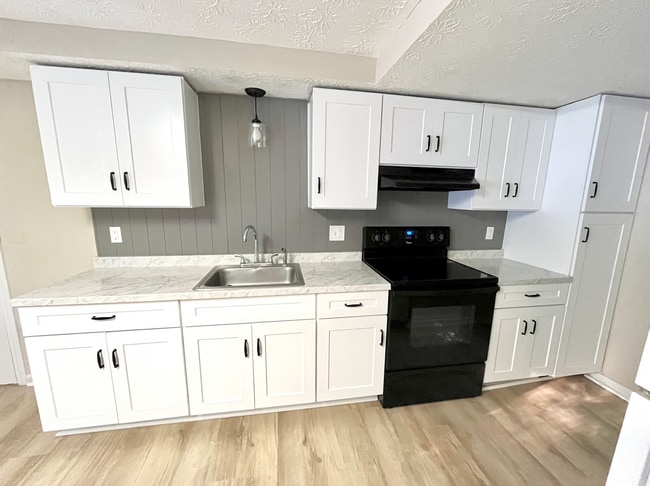 360 Pleasant Valley Rd unit D, South Windsor, CT 06074 - photo 3