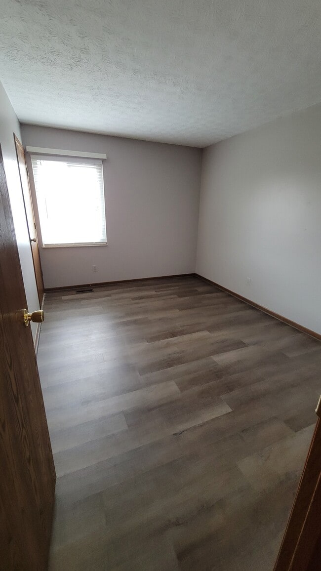 2432 Sawbury Blvd, Columbus, OH 43235 - photo 6