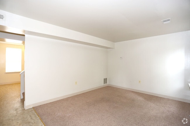 Queen Esther Apartments, Baltimore, MD 21213 - photo 3