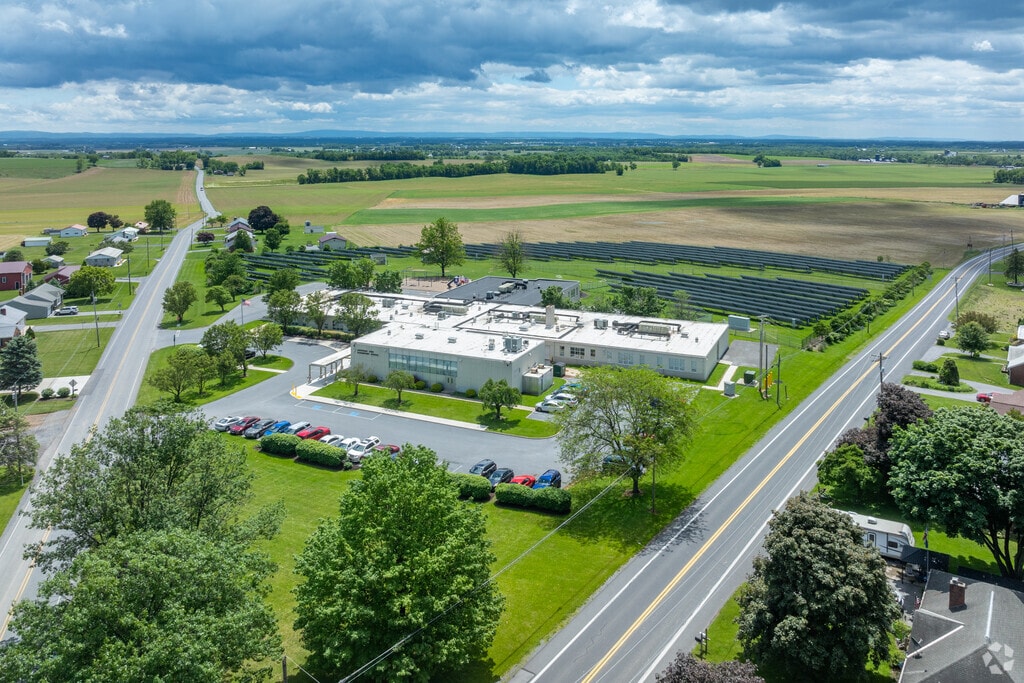 The student population of Mountain View Elementary School is 211 and serves grades K-5.
