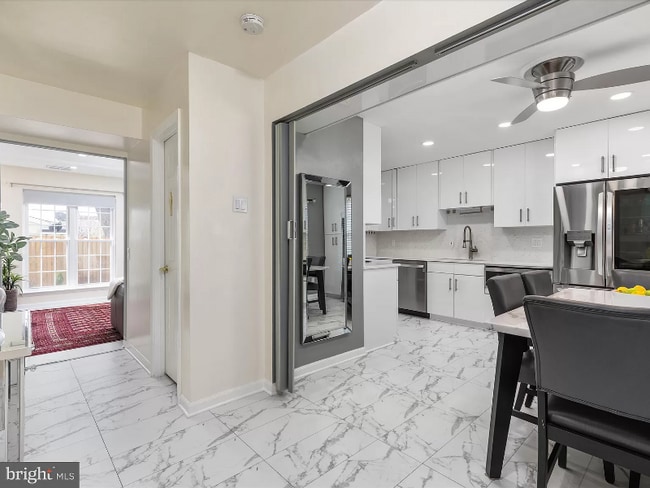 14707 Southwarke Place, Centreville, VA 20120 - photo 3