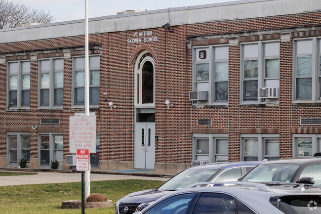 48% of students at Slocum Skewes School in Ridgefield, NJ test proficient in reading.