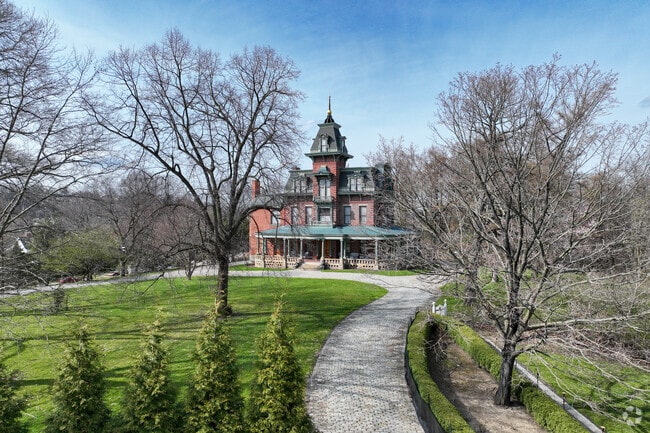 Beautiful mansions and historic dwellings can be found throughout Highland Park.