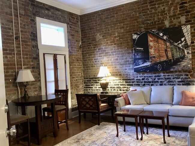 854 Camp St unit B 2nd floor furnishe, New Orleans, LA 70130 - photo 4