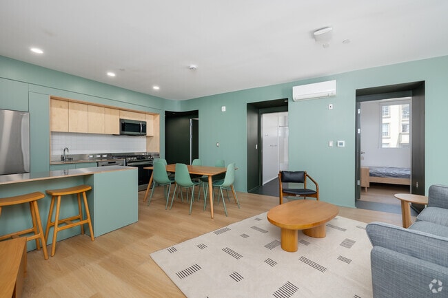 4BD, 2BA - 987SF - Living Room