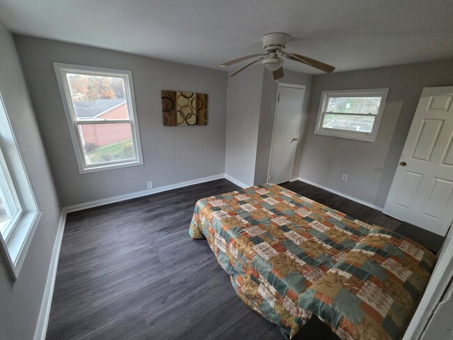 2259 Potomac Ave unit Upper Unit, Pittsburgh, PA 15216 - photo 3