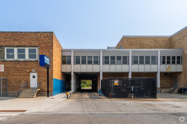 24% of Kinzie Elementary School students are at least proficient in math and 51% in reading.