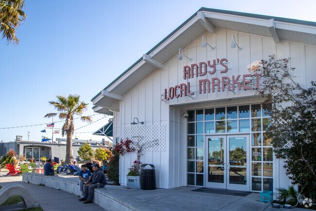 Andy’s Market just outside Peacock Gap is a place for fresh produce and sandwiches.