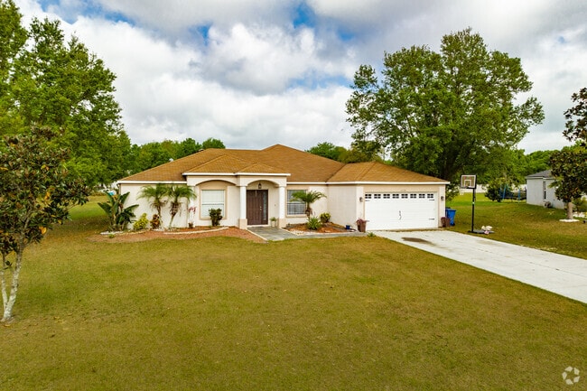 Ranch style homes in 
Greater Thonotosassa typically have nice lawns.