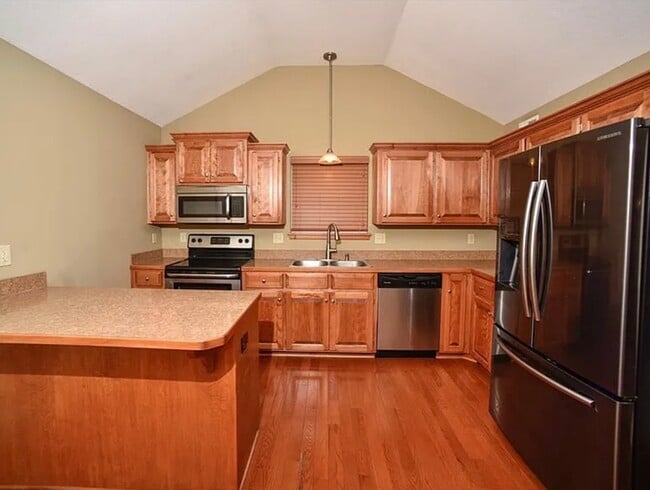 544 N Old Mill Rd, Independence, MO 64056 - photo 2