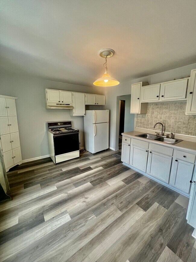 5432 25th Ave unit Upper, Kenosha, WI 53140 - photo 3