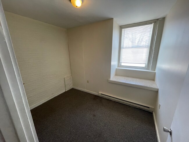 41 Academy St unit B-2, Amsterdam, NY 12010 - photo 4