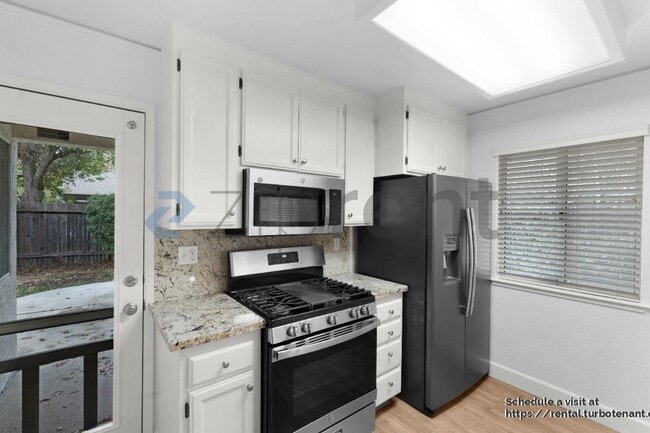 2275 La Mesa Ct, Davis, CA 95618 - photo 5