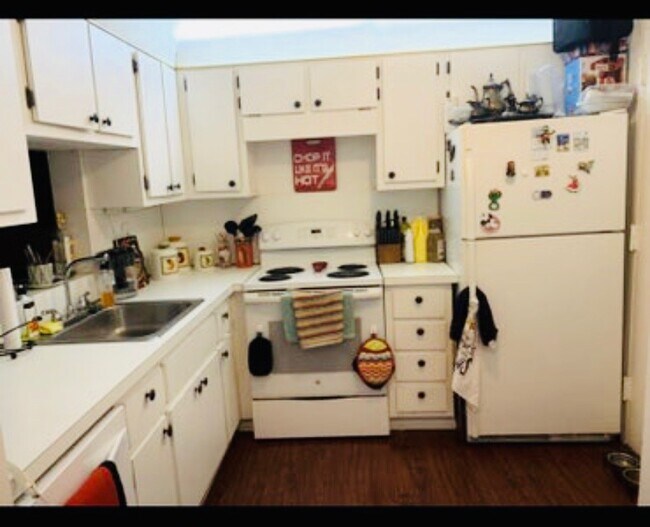 Capri Gardens Condominiums unit A320, North Miami, FL 33161 - photo 3