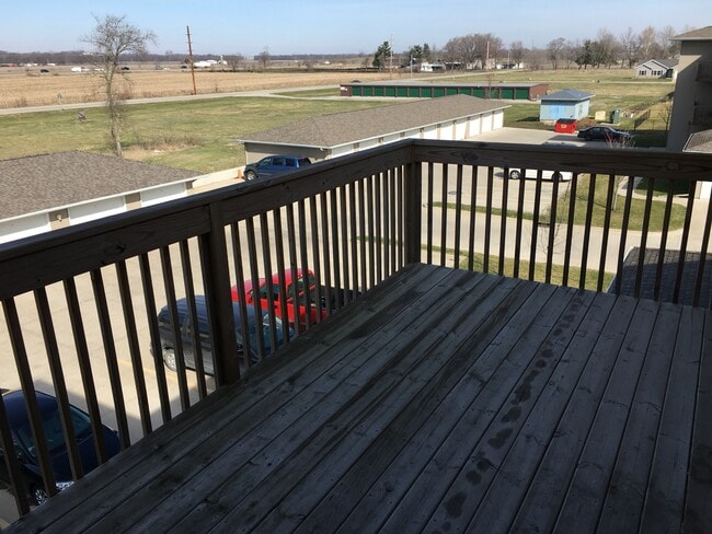 120 Oakridge Ave unit 5, Hills, IA 52235 - photo 3