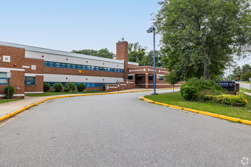 Crestwood Elementary: Igniting a Love for Learning.