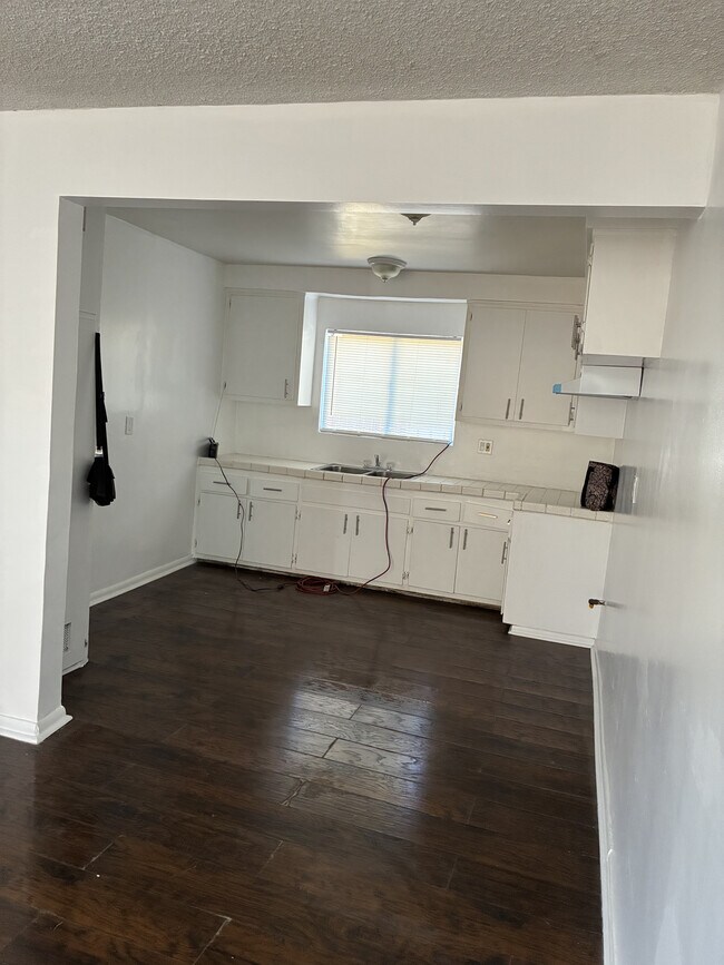 410 E 82nd St unit 2, Los Angeles, CA 90003 - photo 3