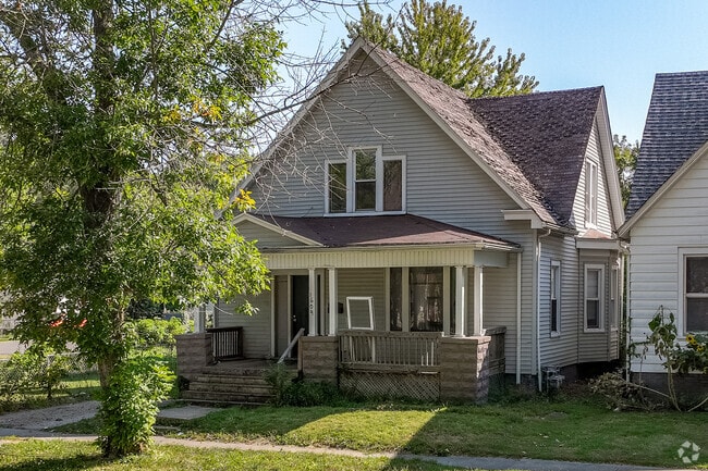 American four-square homes are a popular style of architecture in Iles Park.