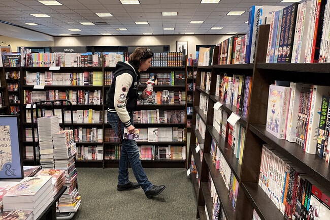 Barnes and Noble in Franklin Park is a quiet place to either find books, or sit and read.