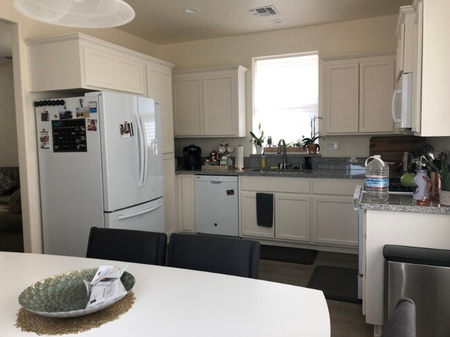 4443 Silver Cedar Ln, Sacramento, CA 95834 - photo 4