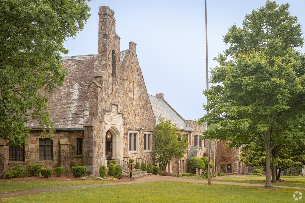 Lookout Mountain Elementary school is a long standing historical building.