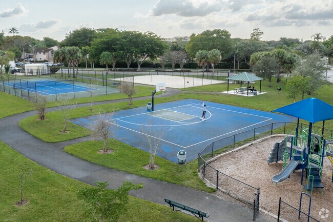 Forest Hills' namesake park features a basketball court, tennis court and a baseball field.