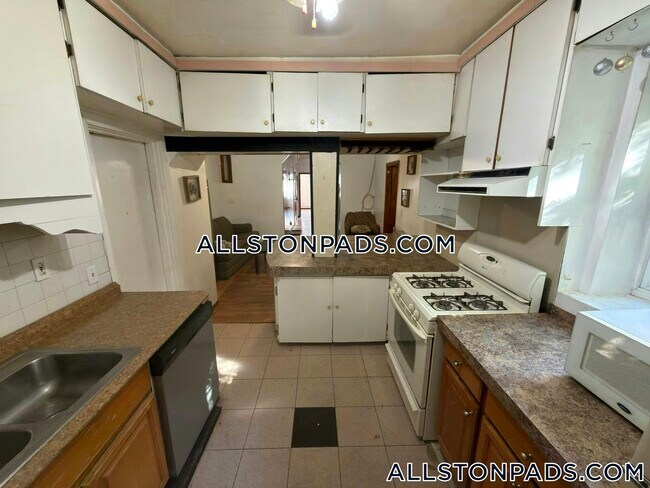 46 Park Vale Ave unit 3-S26, Allston, MA 02134 - photo 2