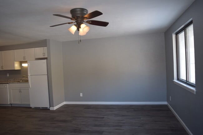 112 Wood Ct unit 2, East Peoria, IL 61611 - photo 4