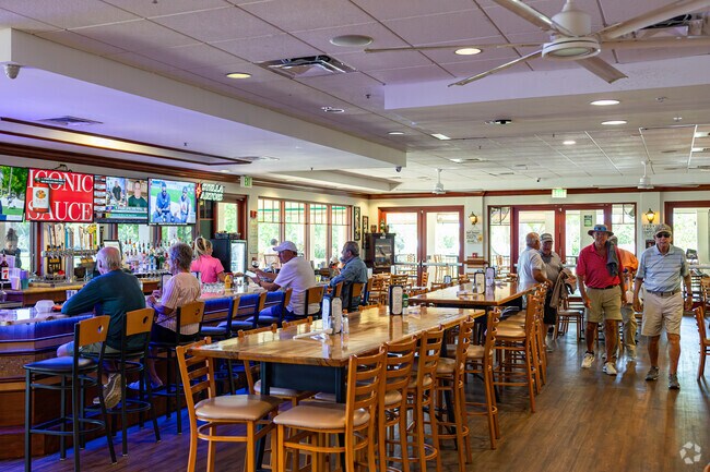 Mulligan's is a cafe and restaurant perfect for a post-game meal at Hibiscus Country Club.