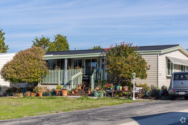 Manufactured homes in San Simeon are a great choice for a cost firendly yet quaint housing choice.