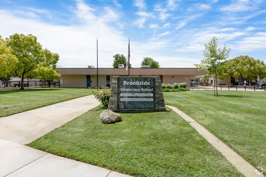 The Brookside Elementary School is a California distinguished K-5 school in Oak Park, CA.