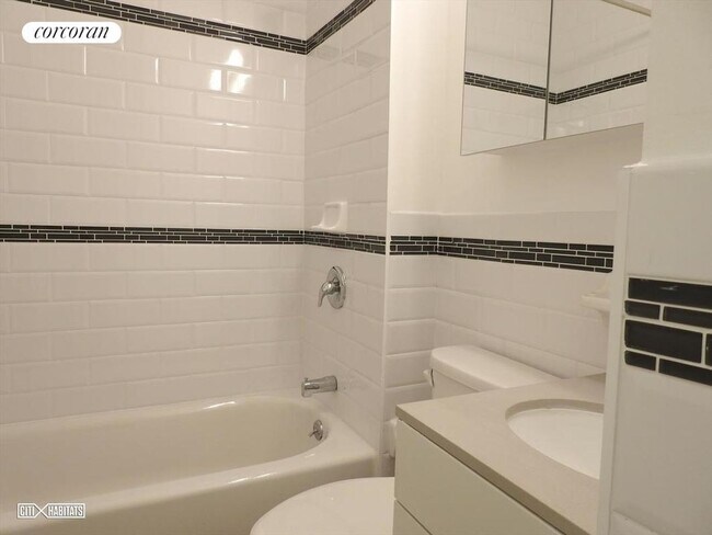 70 W 11th St, New York, NY 10011 - photo 6