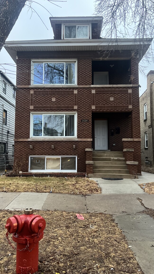 5124 W Henderson St Unit 2, Chicago, IL 60641