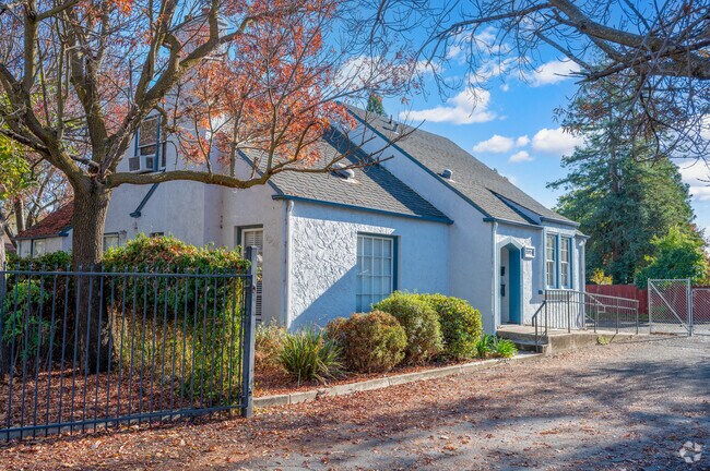 Diablo Valley School serves ages 5-19.