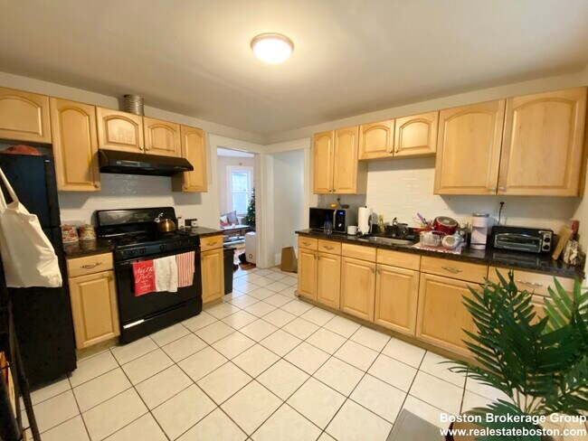3 Sudan St unit 1, Dorchester, MA 02125 - photo 3