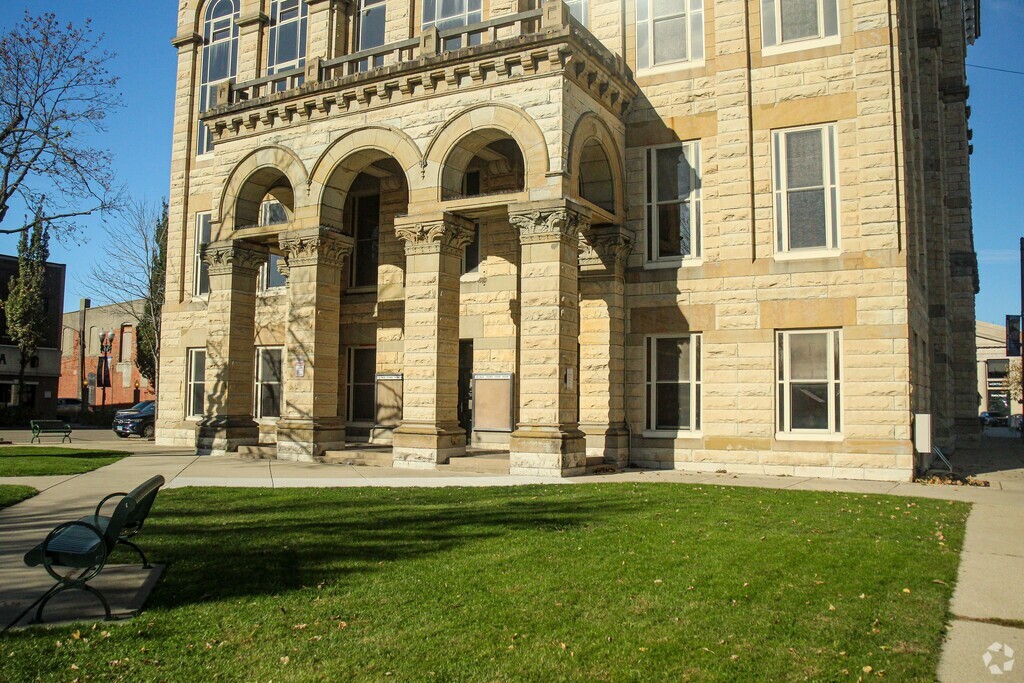 Lmp Roe Taoep serves students in the Lasalle County community.