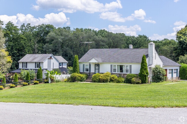 Many homes in Jacksonville have large front lawns.