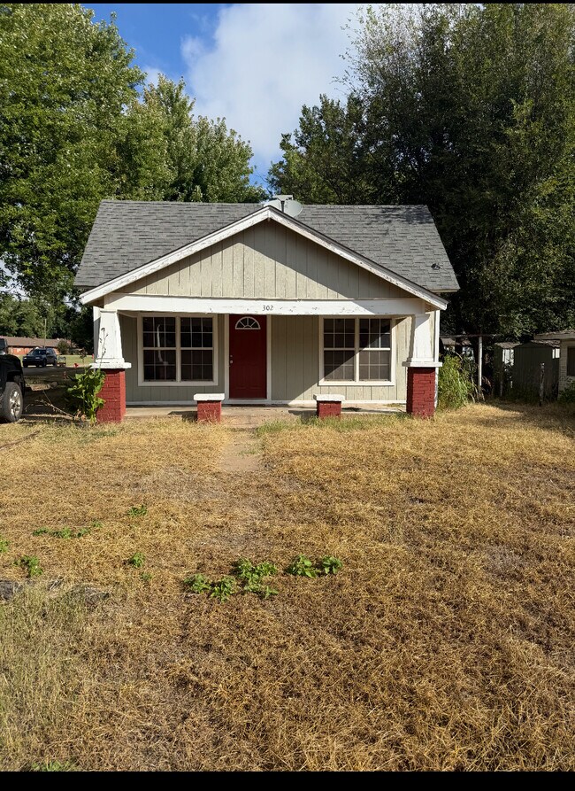 302 E Washington St, Crescent, OK 73028