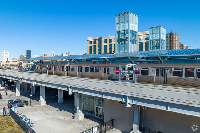 Wilson Red Line station provides Buena Park residents quick access to downtown Chicago.