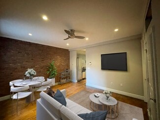 450 W 50th St Unit 4R, New York, NY 10019